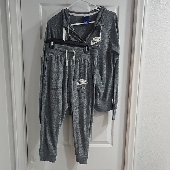 Nike Heather Gray Tracksuit - Picture 1 of 9